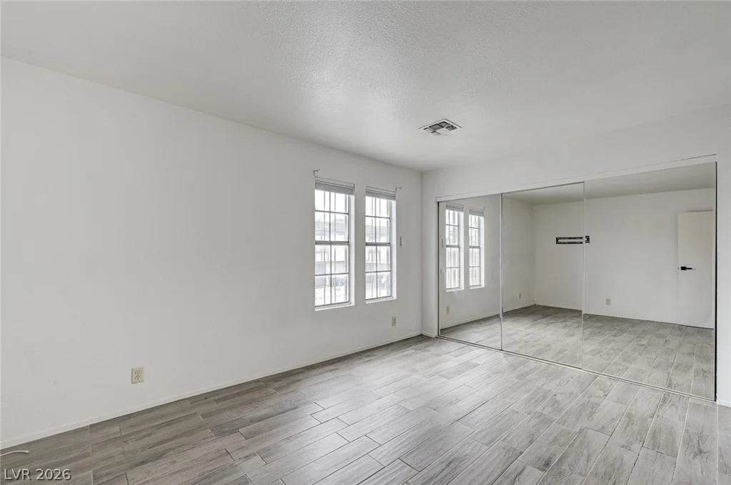 6542 Ironbark, Las Vegas, NV 89107