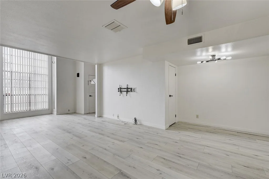 6542 Ironbark, Las Vegas, NV 89107