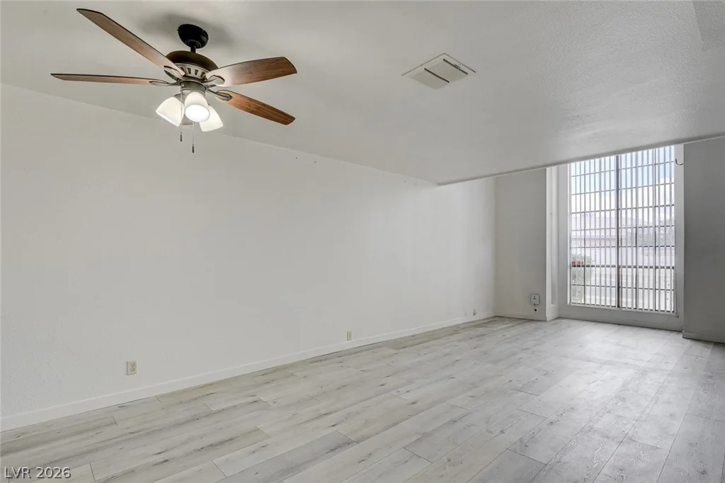 6542 Ironbark, Las Vegas, NV 89107