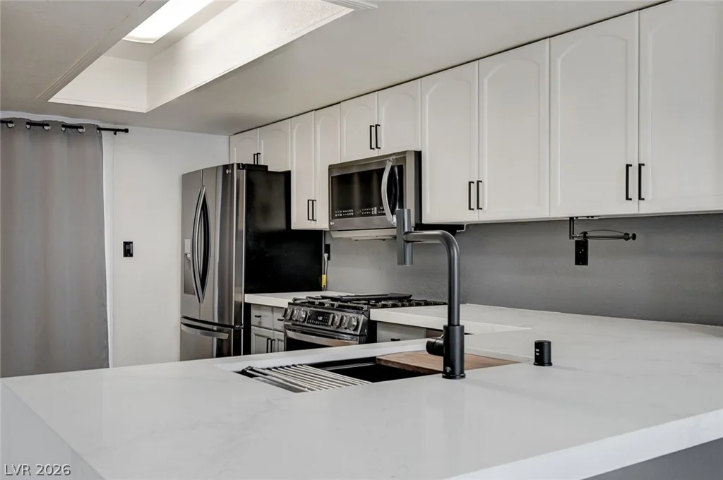 6542 Ironbark, Las Vegas, NV 89107