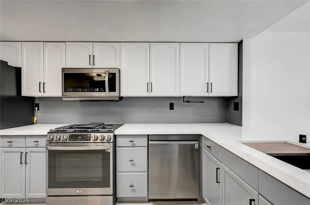 6542 Ironbark, Las Vegas, NV 89107