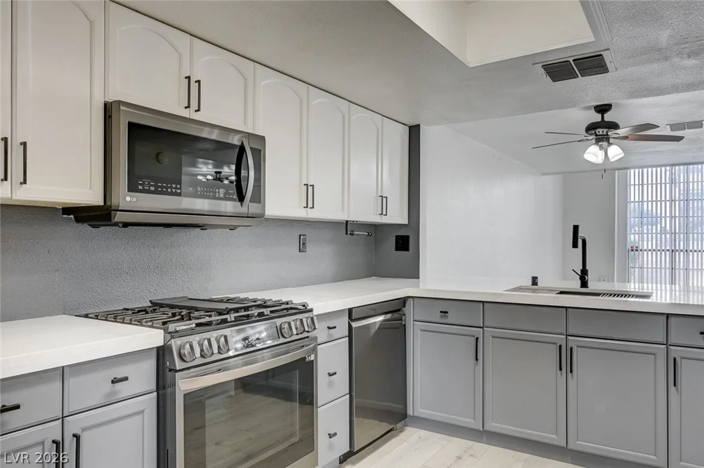 6542 Ironbark, Las Vegas, NV 89107