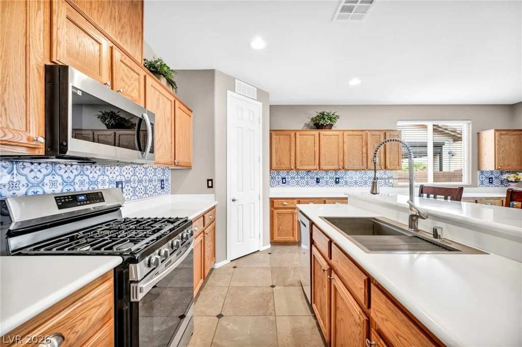1080 Robin Leaf, Las Vegas, NV 89138
