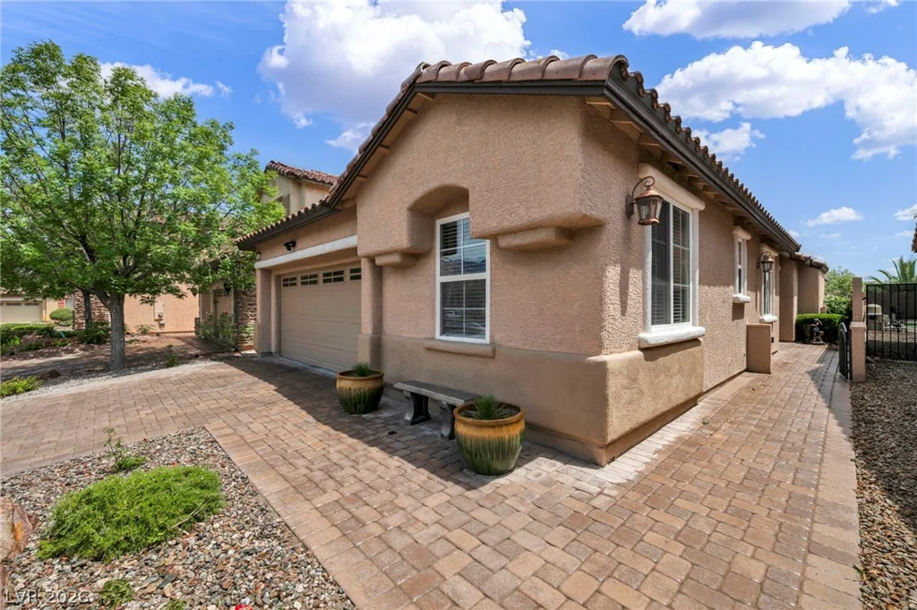 1080 Robin Leaf, Las Vegas, NV 89138