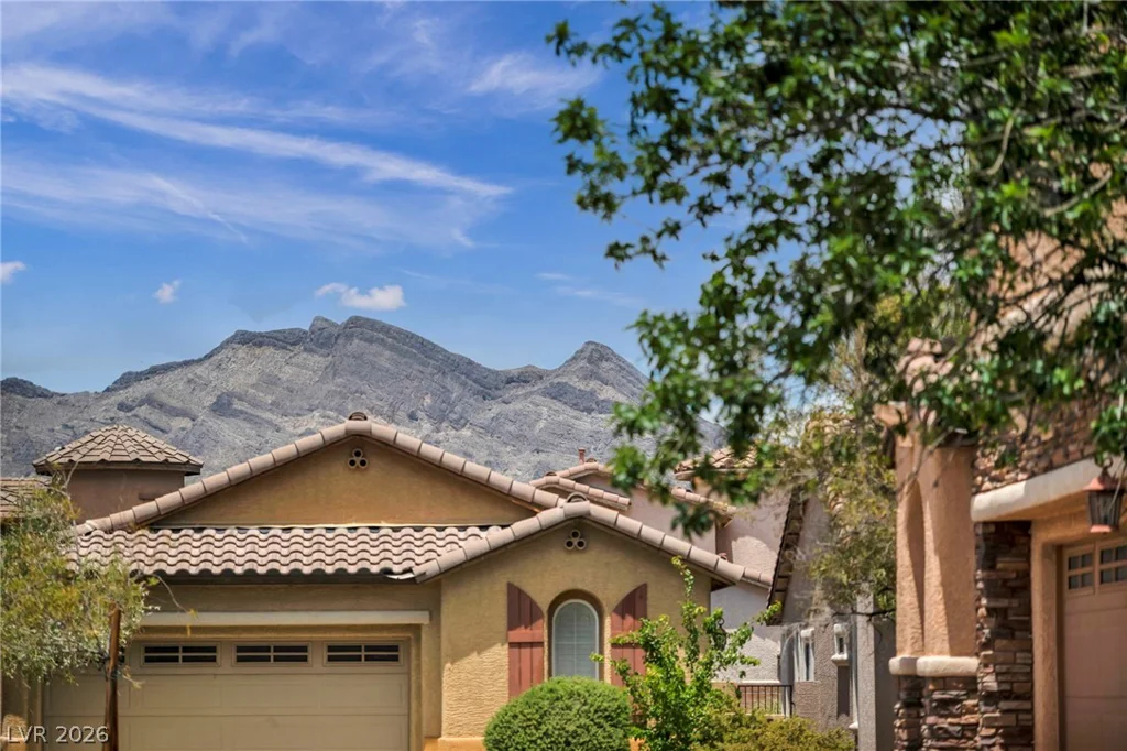 1080 Robin Leaf, Las Vegas, NV 89138