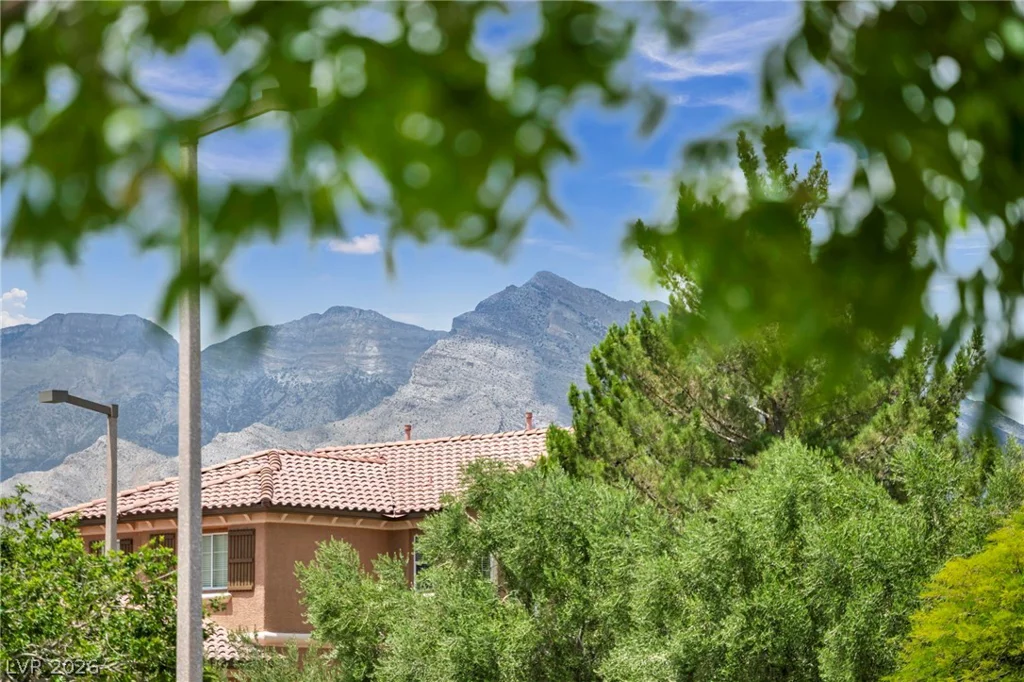1080 Robin Leaf, Las Vegas, NV 89138