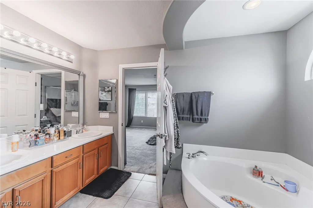 6694 Coronado Crest, Las Vegas, NV 89139