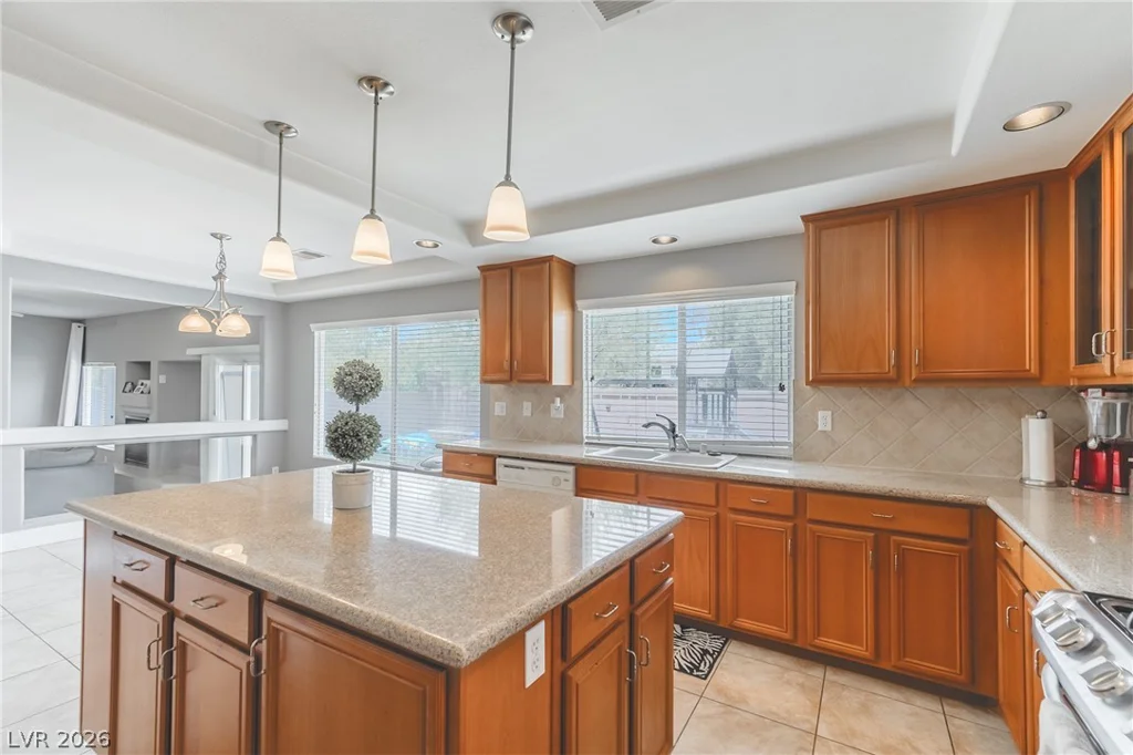 6694 Coronado Crest, Las Vegas, NV 89139