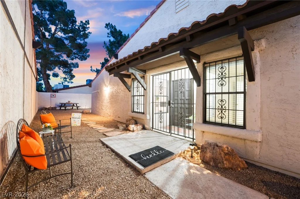 4214 Whippoorwill, Las Vegas, NV 89121