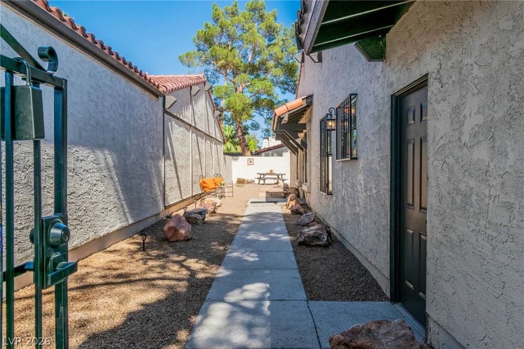 4214 Whippoorwill, Las Vegas, NV 89121