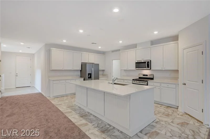 10198 Eden Mountain, Las Vegas, NV 89141
