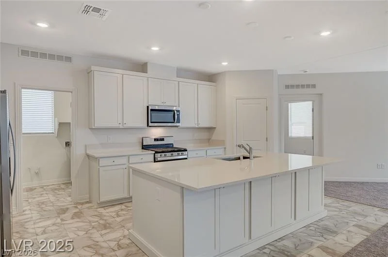 10198 Eden Mountain, Las Vegas, NV 89141