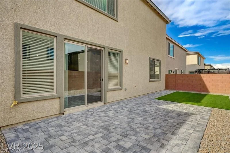10198 Eden Mountain, Las Vegas, NV 89141