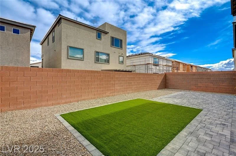 10198 Eden Mountain, Las Vegas, NV 89141