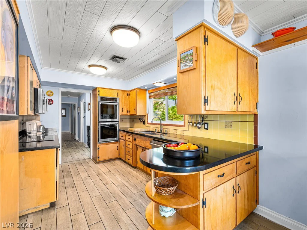 521 Sweeney, Las Vegas, NV 89104
