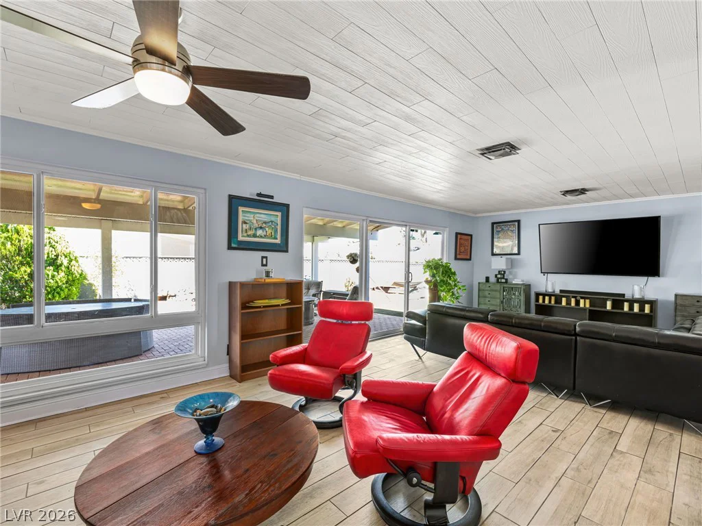 521 Sweeney, Las Vegas, NV 89104