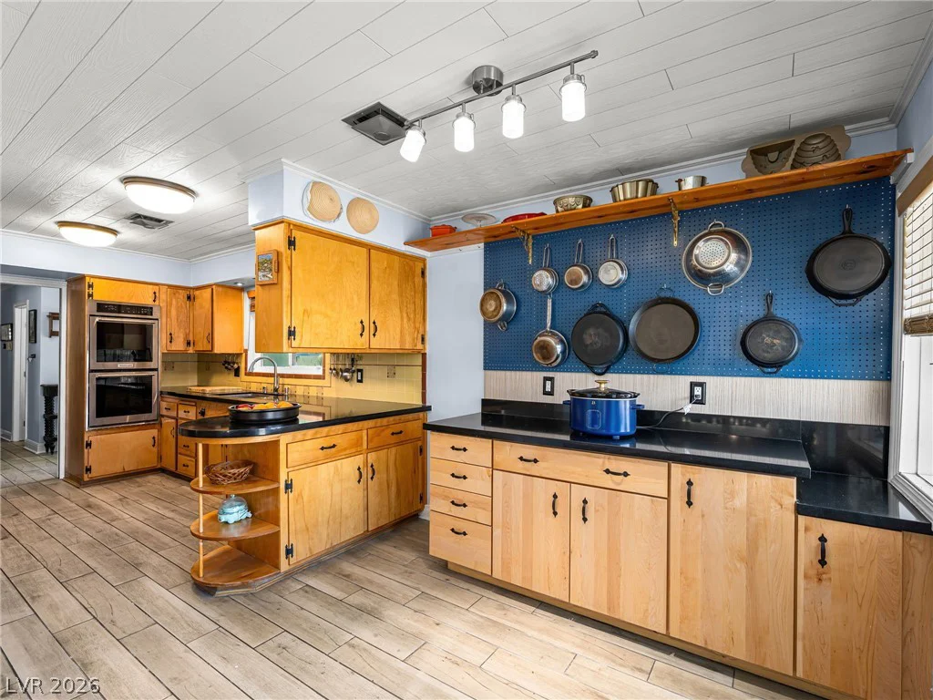 521 Sweeney, Las Vegas, NV 89104