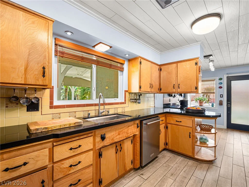 521 Sweeney, Las Vegas, NV 89104