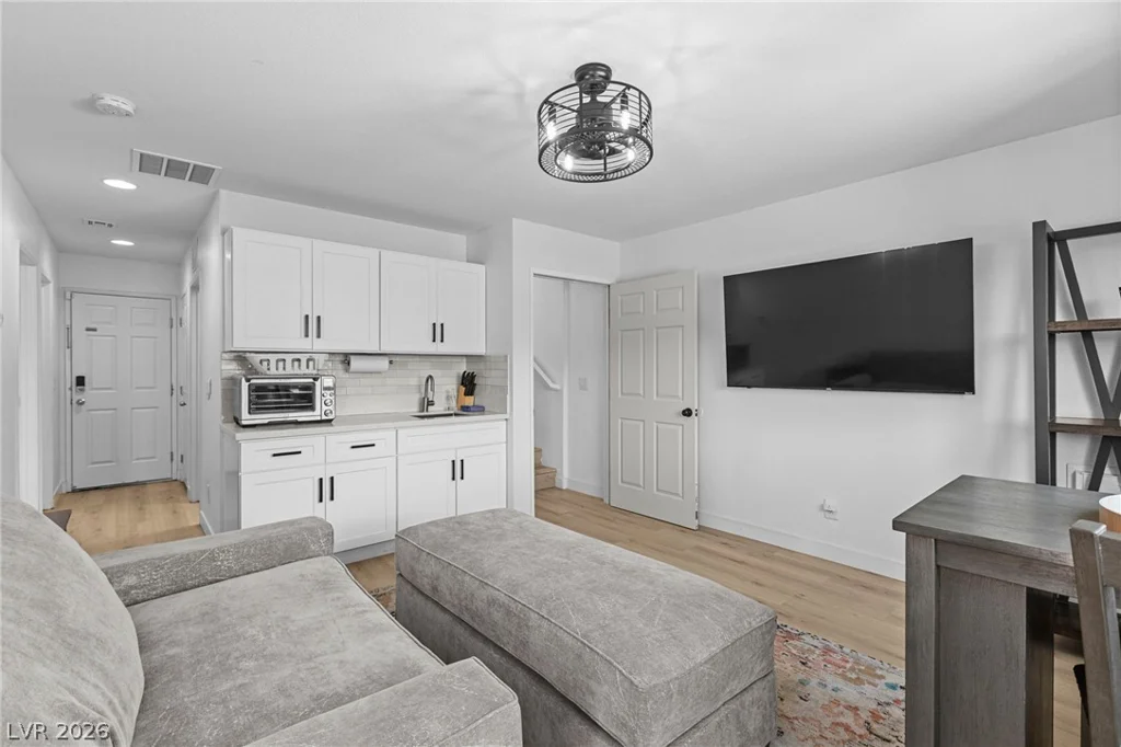 7250 Sterling Rock, Las Vegas, NV 89178