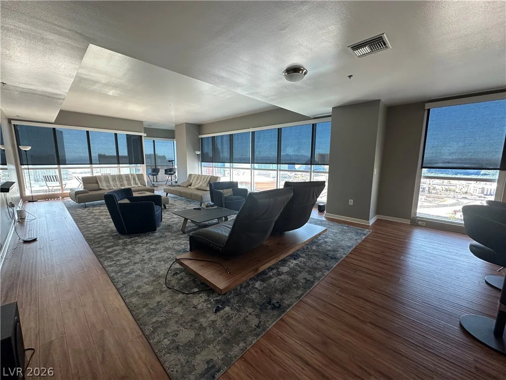 4575 Dean Martin, Las Vegas, NV 89103