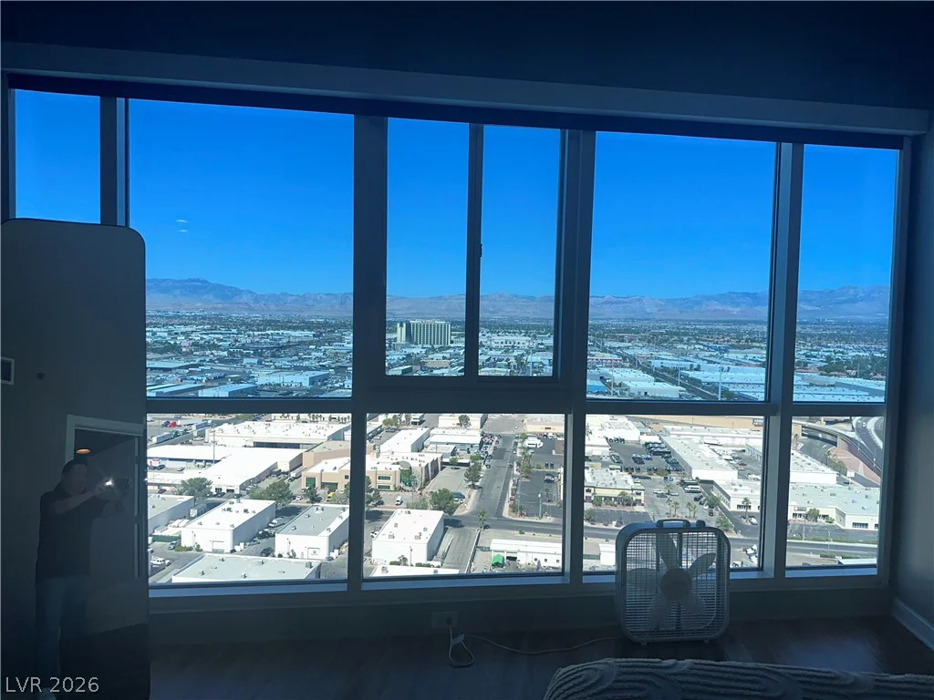 4575 Dean Martin, Las Vegas, NV 89103