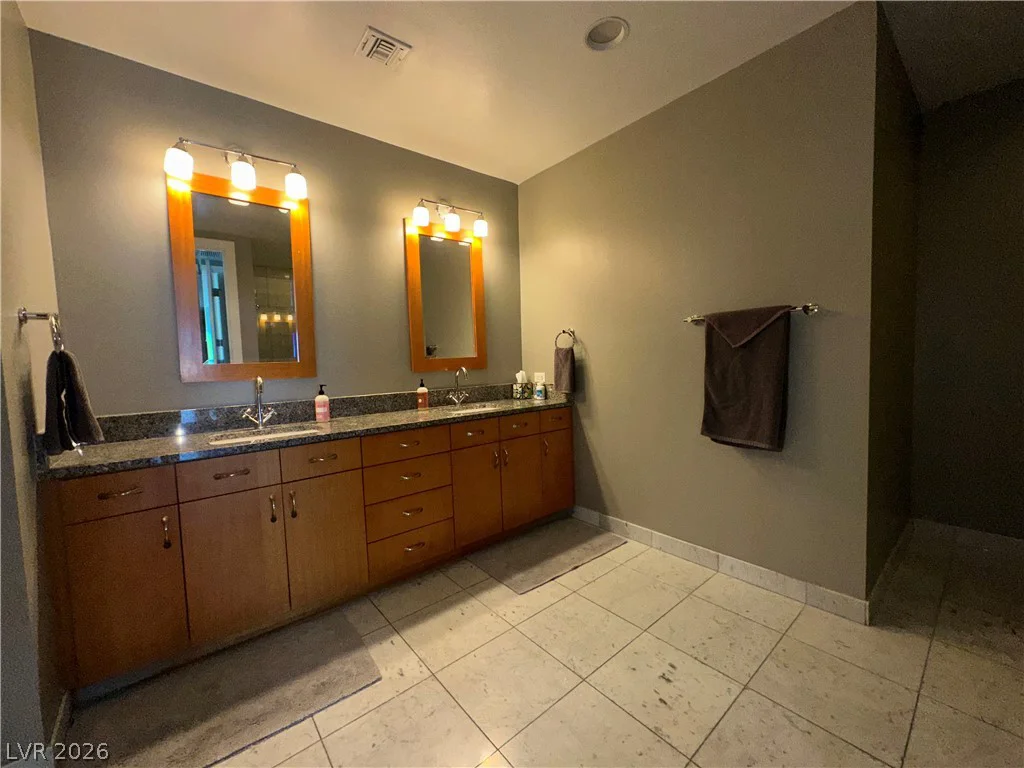 4575 Dean Martin, Las Vegas, NV 89103