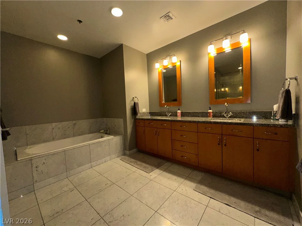 4575 Dean Martin, Las Vegas, NV 89103