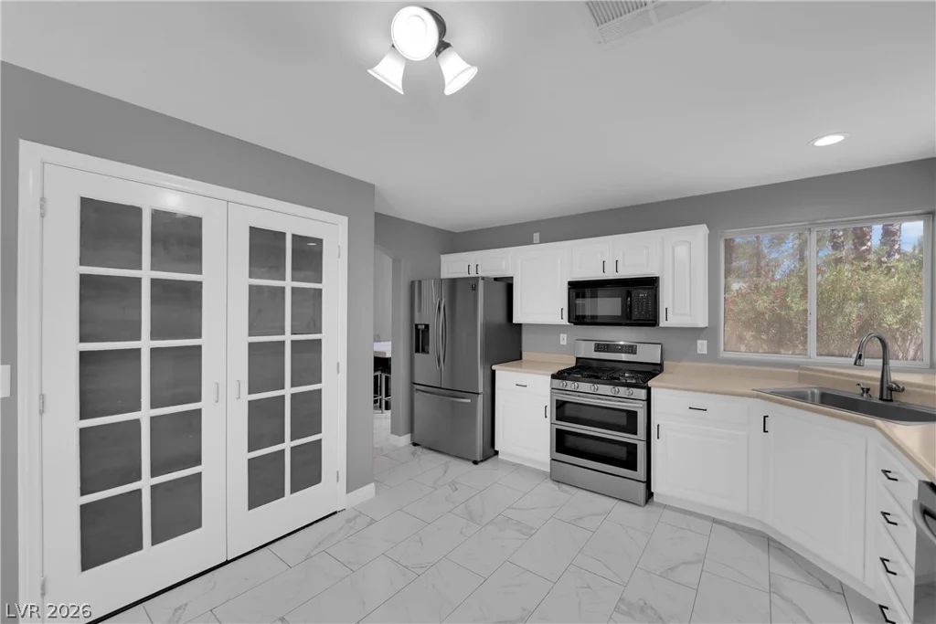 825 Gleamstar, Las Vegas, NV 89123
