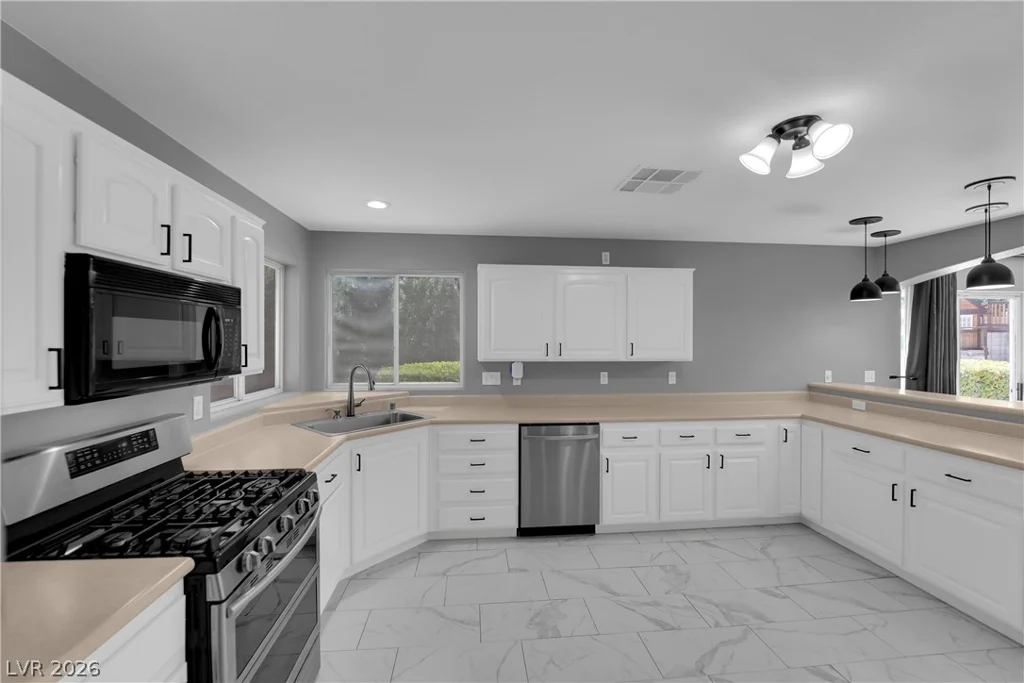 825 Gleamstar, Las Vegas, NV 89123