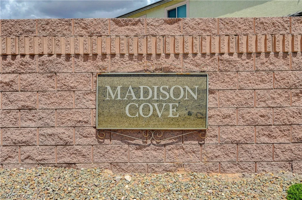 8026 Ponderosa Hill, Las Vegas, NV 89113