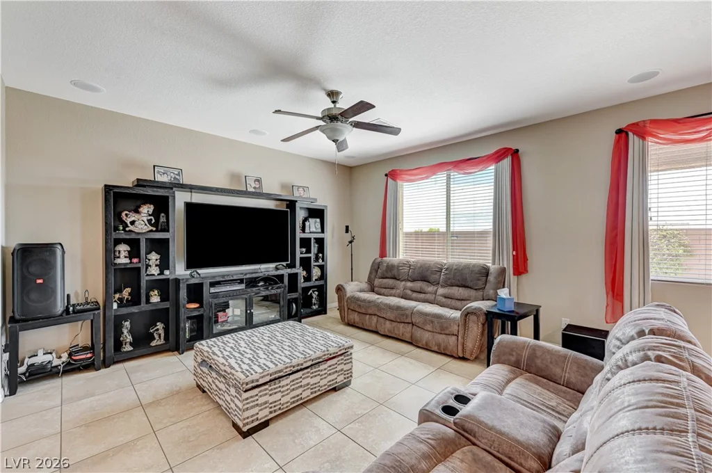 8026 Ponderosa Hill, Las Vegas, NV 89113