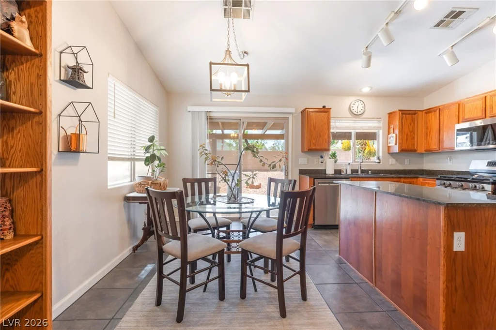 8225 Valley Stream, Las Vegas, NV 89131