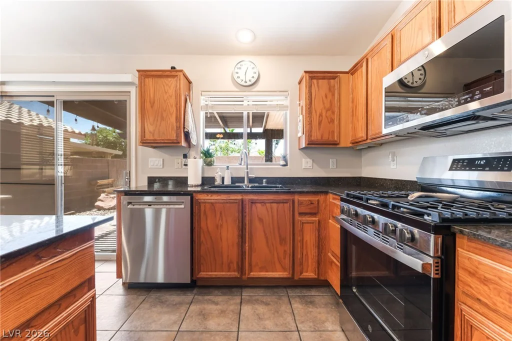 8225 Valley Stream, Las Vegas, NV 89131
