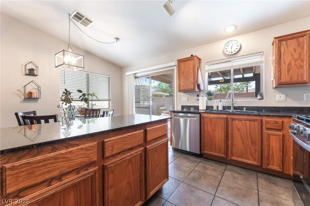 8225 Valley Stream, Las Vegas, NV 89131