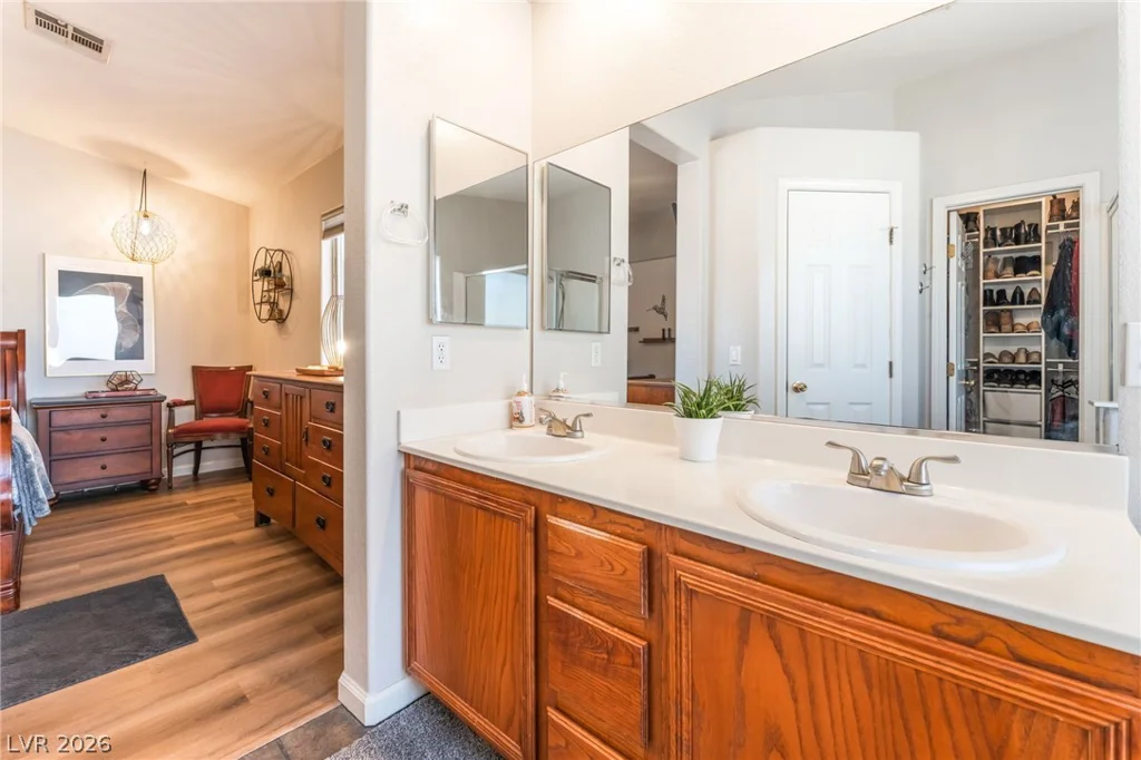 8225 Valley Stream, Las Vegas, NV 89131