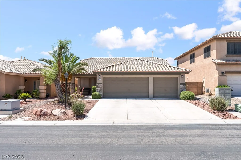 8225 Valley Stream, Las Vegas, NV 89131
