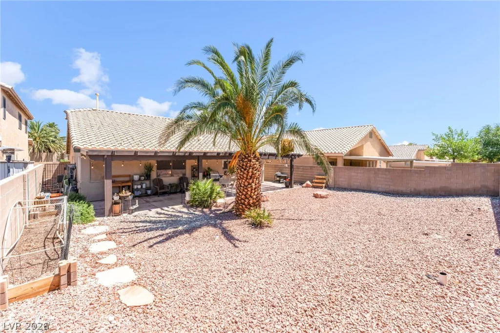 8225 Valley Stream, Las Vegas, NV 89131