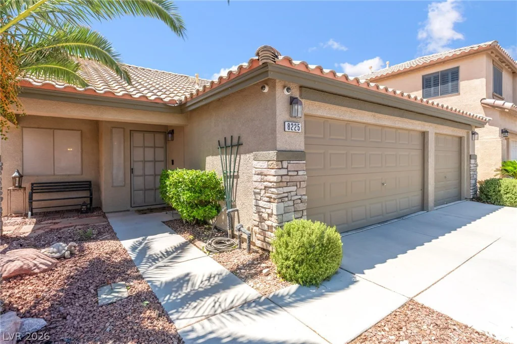 8225 Valley Stream, Las Vegas, NV 89131