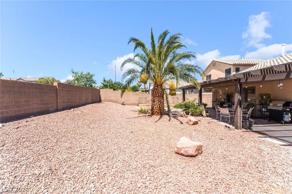 8225 Valley Stream, Las Vegas, NV 89131