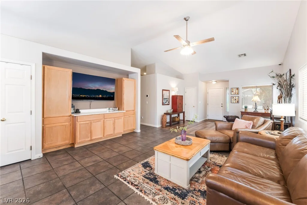 8225 Valley Stream, Las Vegas, NV 89131
