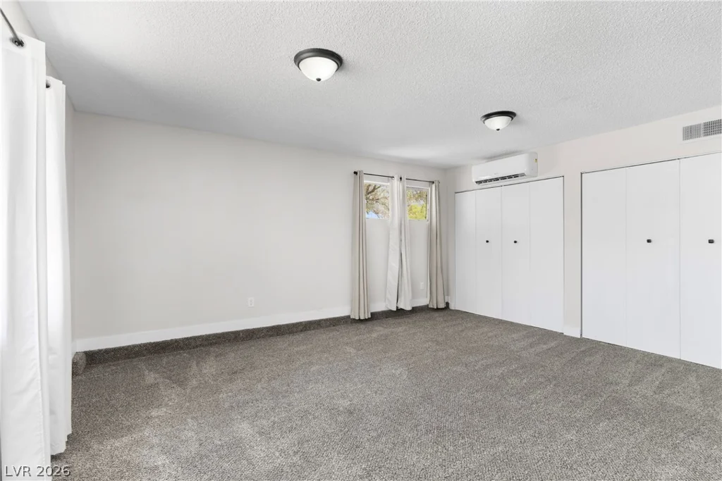 3813 El Conlon, Las Vegas, NV 89102