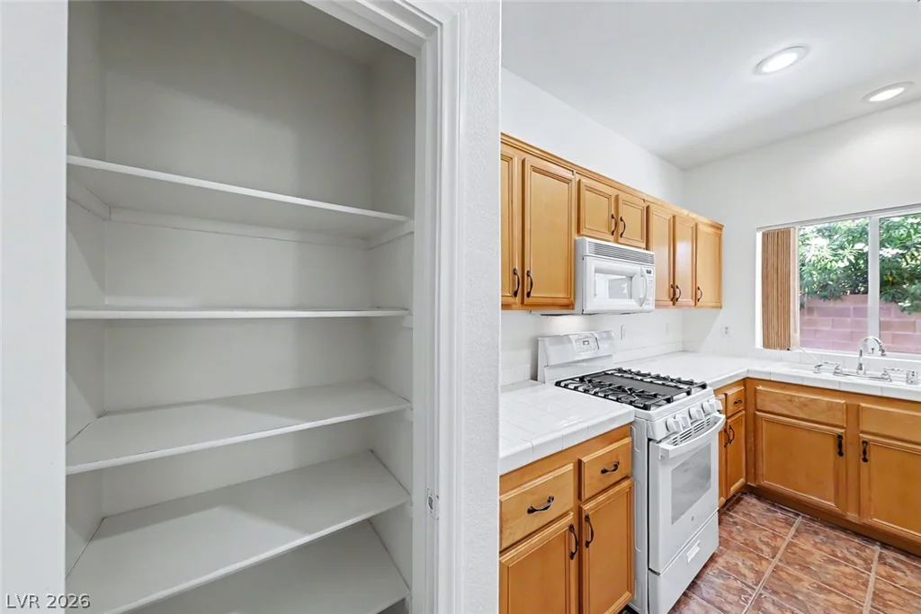 999 Whispering Grove, Las Vegas, NV 89123