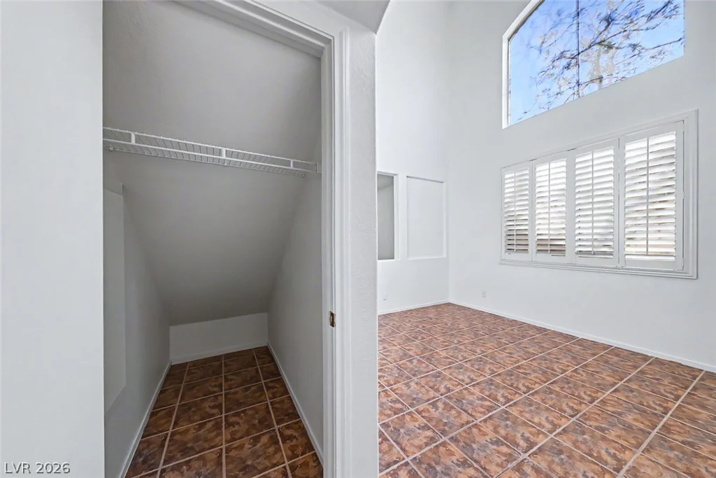 999 Whispering Grove, Las Vegas, NV 89123