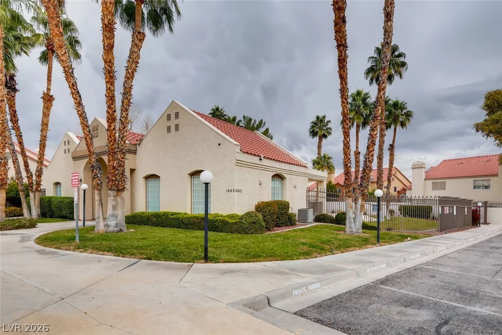405 Donner Pass, Henderson, NV 89014