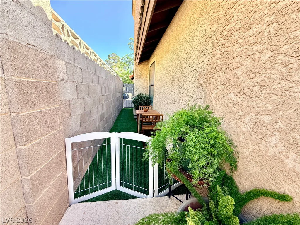 6408 Deadwood, Las Vegas, NV 89108