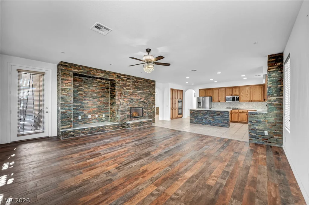 8213 Weeping Springs, Las Vegas, NV 89131