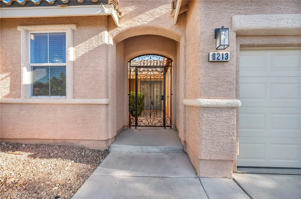 8213 Weeping Springs, Las Vegas, NV 89131