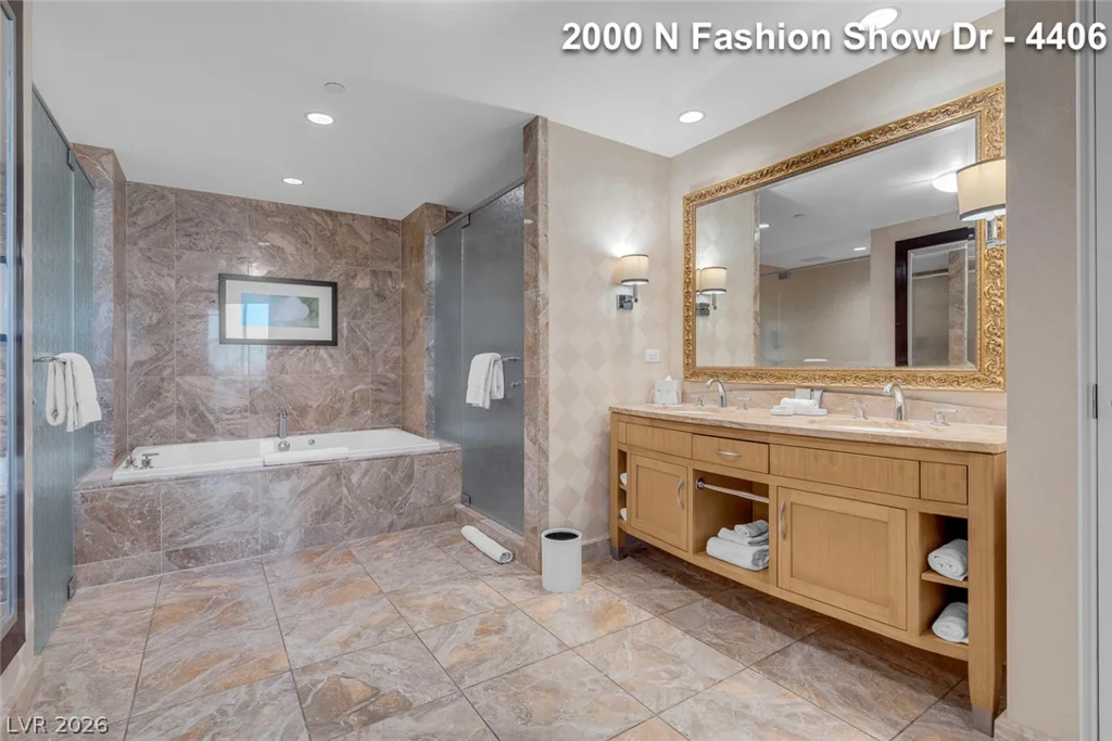 2000 FASHION SHOW, Las Vegas, NV 89109