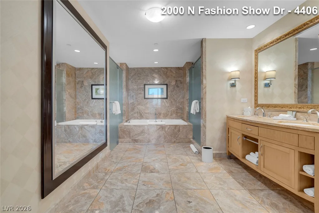 2000 FASHION SHOW, Las Vegas, NV 89109