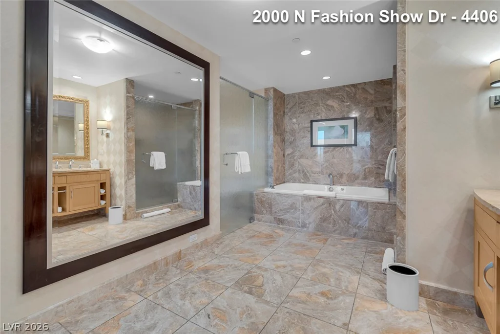 2000 FASHION SHOW, Las Vegas, NV 89109